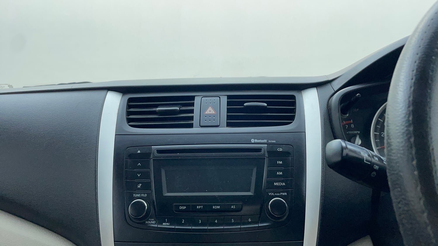 Used 2016 Maruti Suzuki Celerio ZXi AMT Petrol Automatic top_features Integrated (in-dash) music system