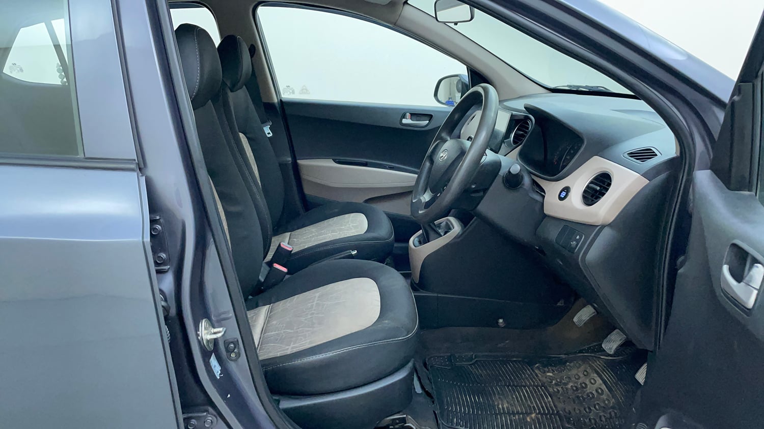 Used 2014 Hyundai Grand i10 Sportz 1.2 Kappa VTVT Petrol Manual interior RIGHT SIDE FRONT DOOR CABIN VIEW