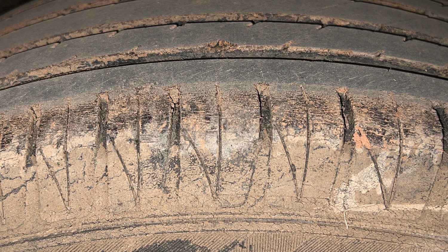 Used 2020 maruti-suzuki Vitara Brezza ZXi Plus Petrol Manual tyres RIGHT REAR TYRE TREAD VIEW