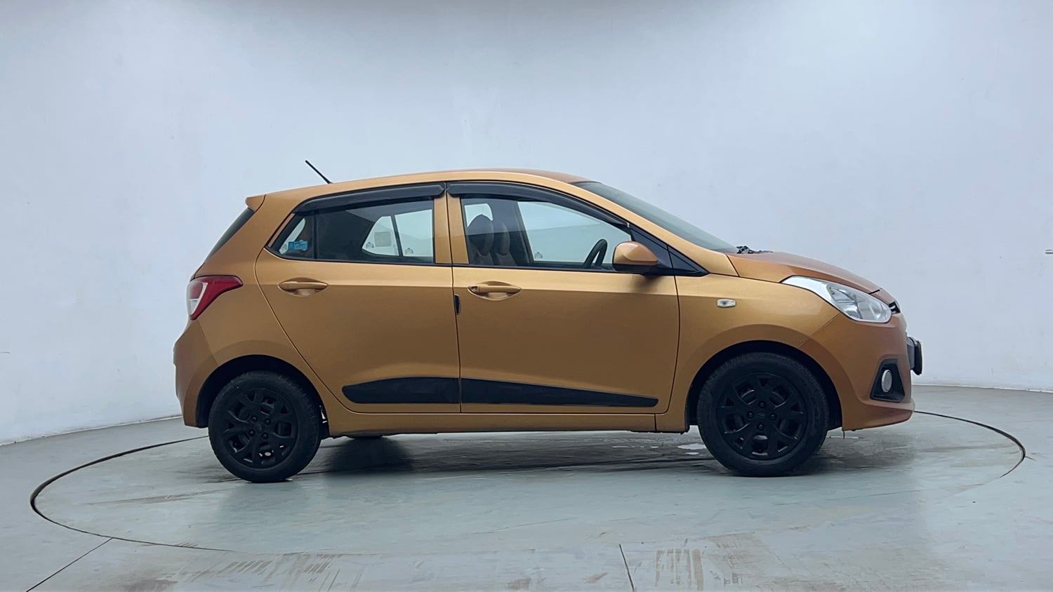 Used 2016 Hyundai Grand i10 Magna AT 1.2 Kappa VTVT Petrol Automatic exterior RIGHT SIDE VIEW