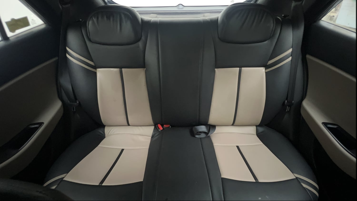 Used 2015 Hyundai Elite i20 Magna 1.2 Petrol Manual interior REAR SEAT CONDITION VIEW
