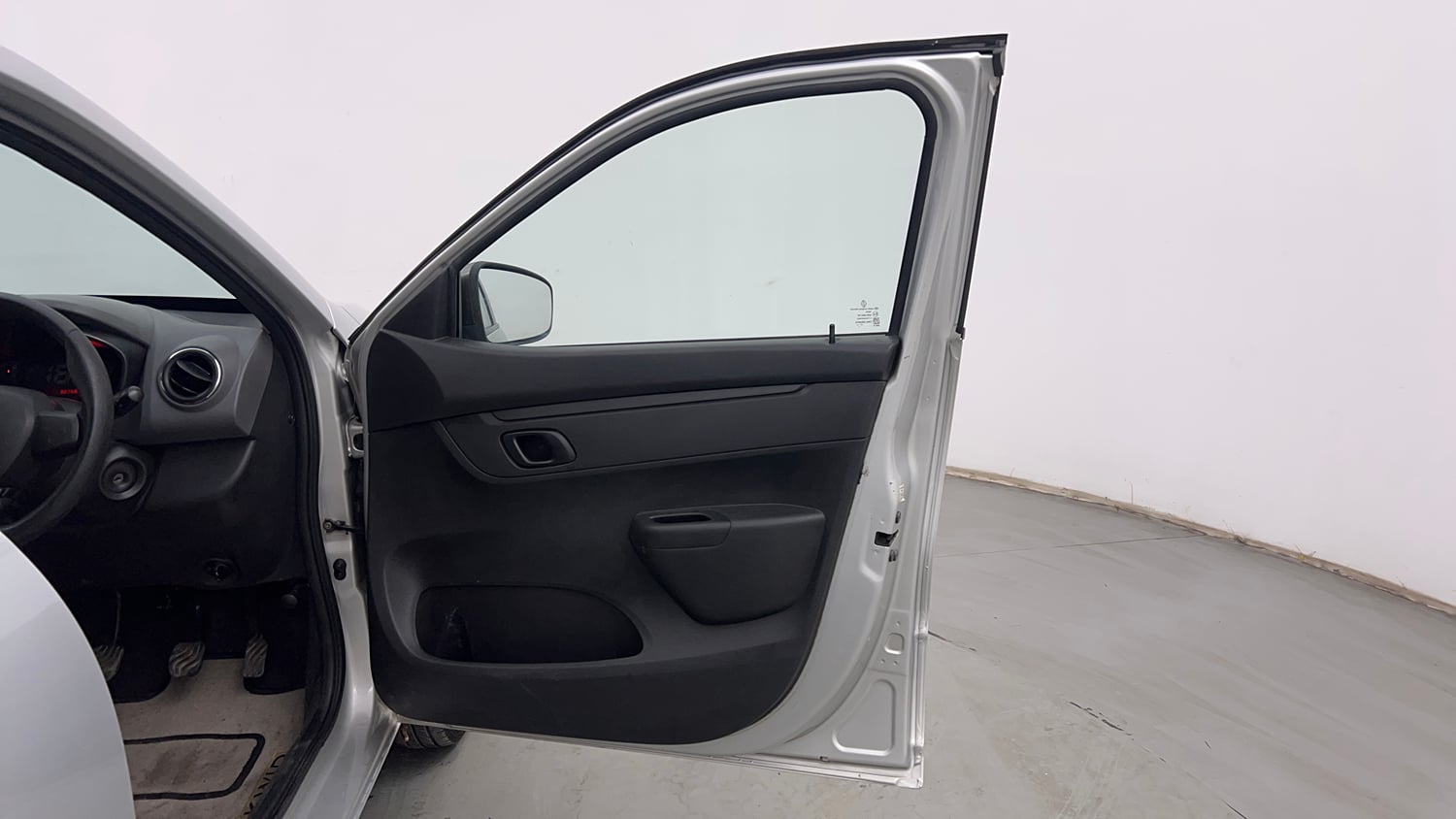 Used 2018 Renault Kwid 1.0 RXT Petrol Manual interior RIGHT FRONT DOOR OPEN VIEW