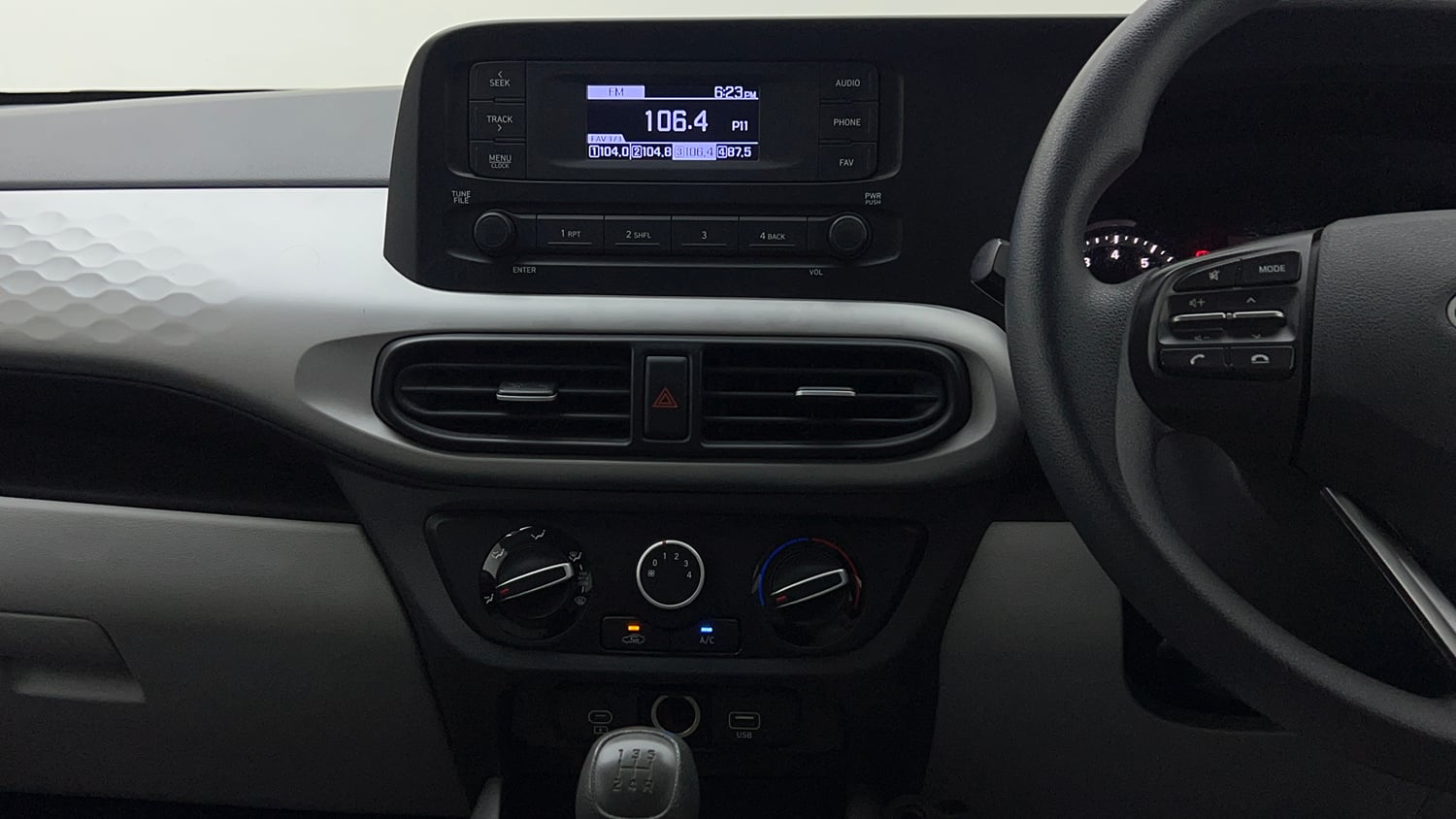 Used 2025 Hyundai Grand i10 Nios Magna 1.2 Kappa Petrol Manual interior MUSIC SYSTEM & AC CONTROL VIEW