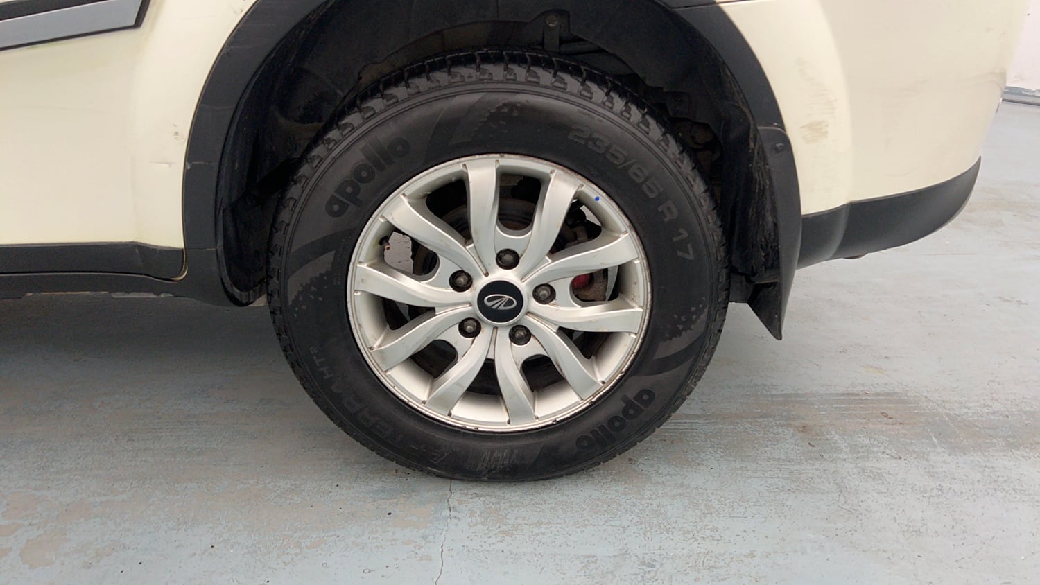 Used 2018 Mahindra XUV500 W9 Diesel Manual tyres LEFT REAR TYRE RIM VIEW