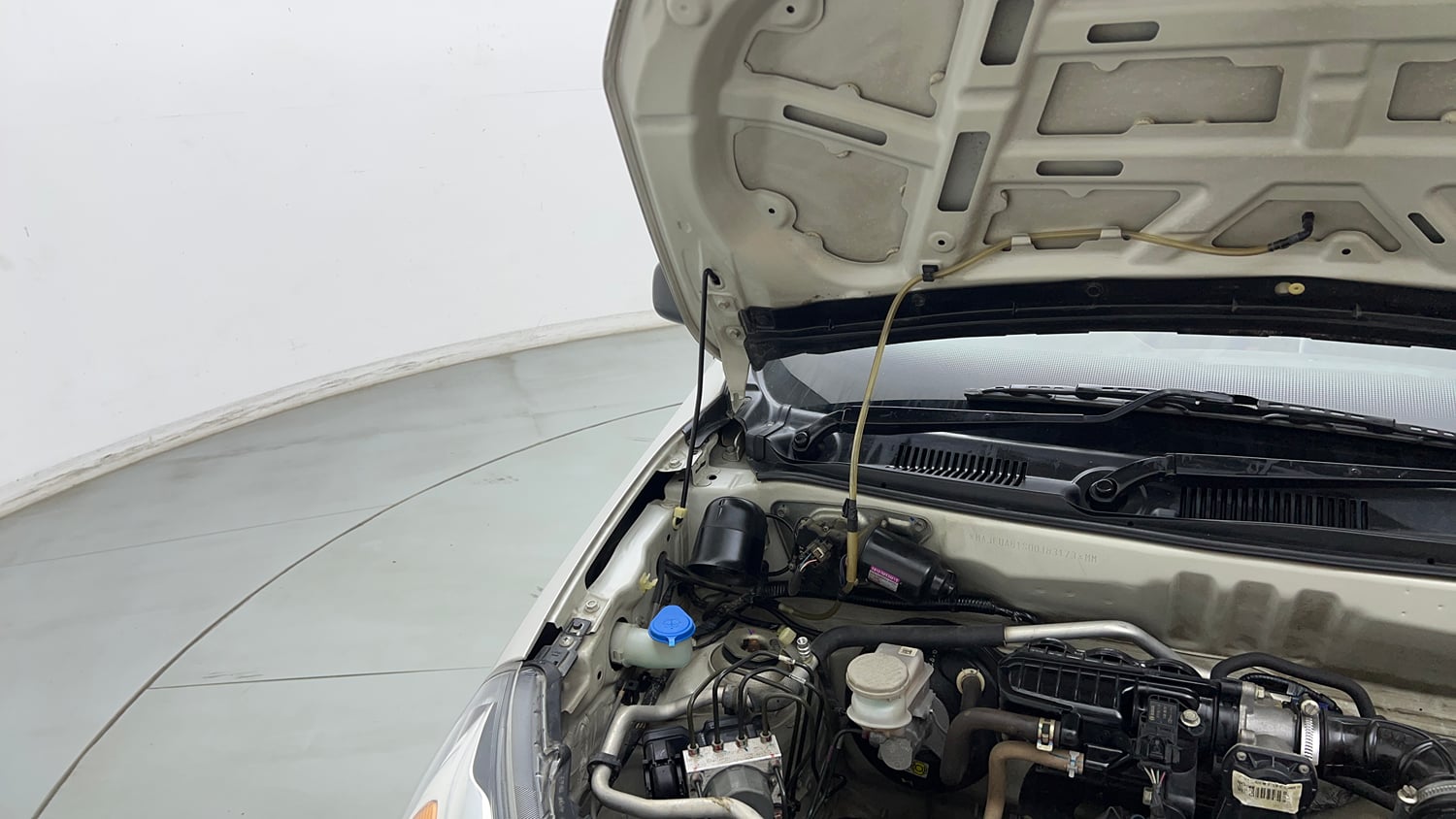 Used 2021 Maruti Suzuki Alto 800 LXi (O) Petrol Manual engine ENGINE RIGHT SIDE HINGE & APRON VIEW
