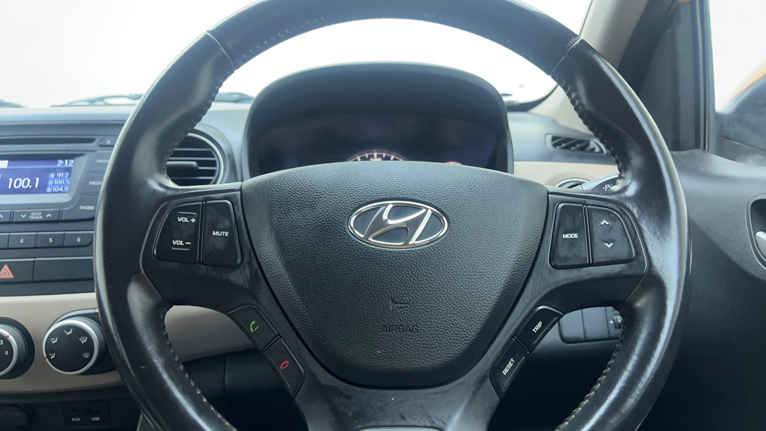 Used 2014 Hyundai Grand i10 Asta 1.2 Kappa VTVT Petrol Manual top_features Steering mounted controls