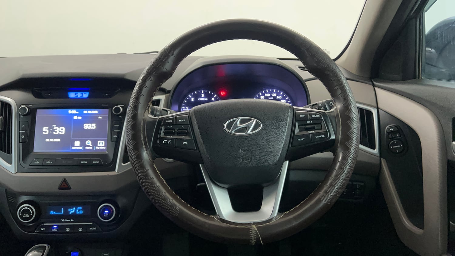 Used 2018 Hyundai Creta SX 1.6 AT CRDi Diesel Automatic interior STEERING VIEW
