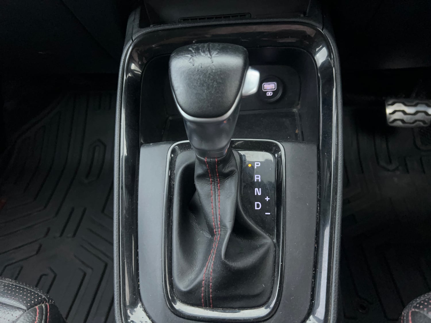 Used 2021 Kia Sonet GTX Plus 1.5 AT Diesel Automatic interior GEAR  KNOB VIEW