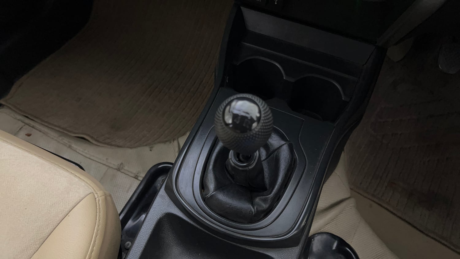 Used 2016 Honda City S Petrol Manual interior GEAR  KNOB VIEW