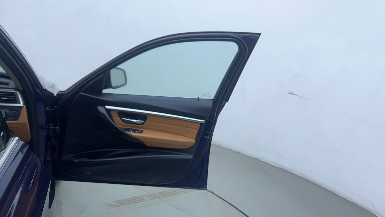 Used 2018 BMW 3 Series 320d Luxury Line Diesel Automatic interior RIGHT FRONT DOOR OPEN VIEW