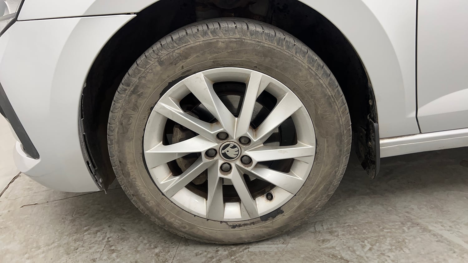 Used 2022 Skoda Slavia Ambition 1.0L TSI AT Petrol Automatic tyres LEFT FRONT TYRE RIM VIEW
