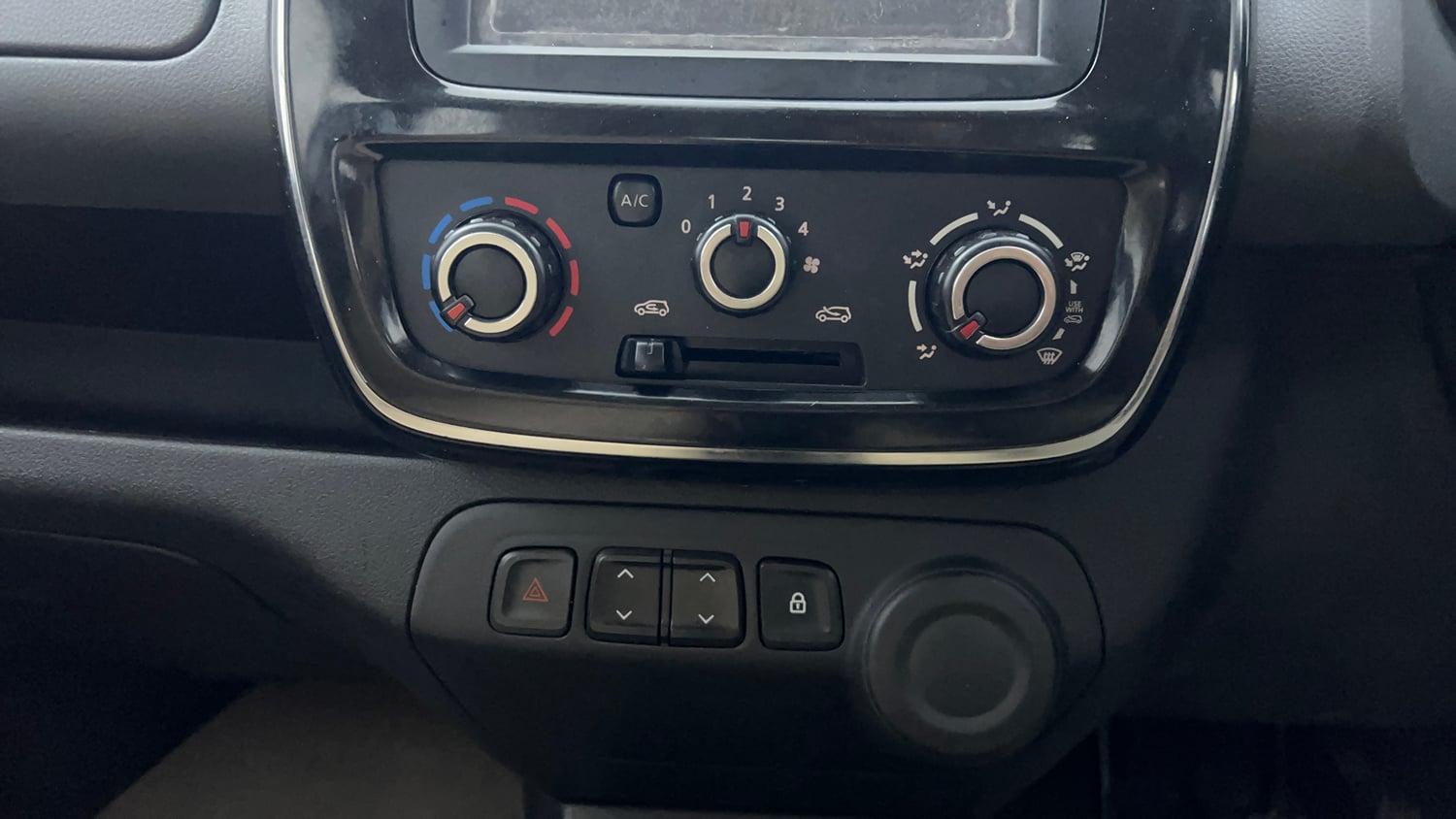 Used 2018 Renault Kwid 1.0 RXT Petrol Manual top_features GPS navigation system