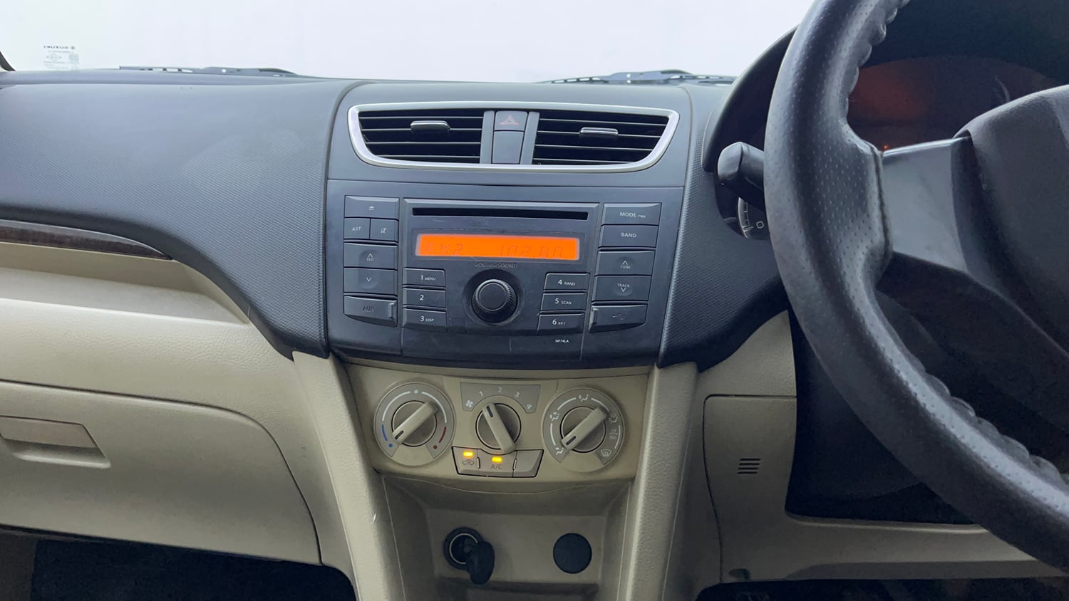 Used 2014 Maruti Suzuki Swift Dzire VDI Diesel Manual interior MUSIC SYSTEM & AC CONTROL VIEW