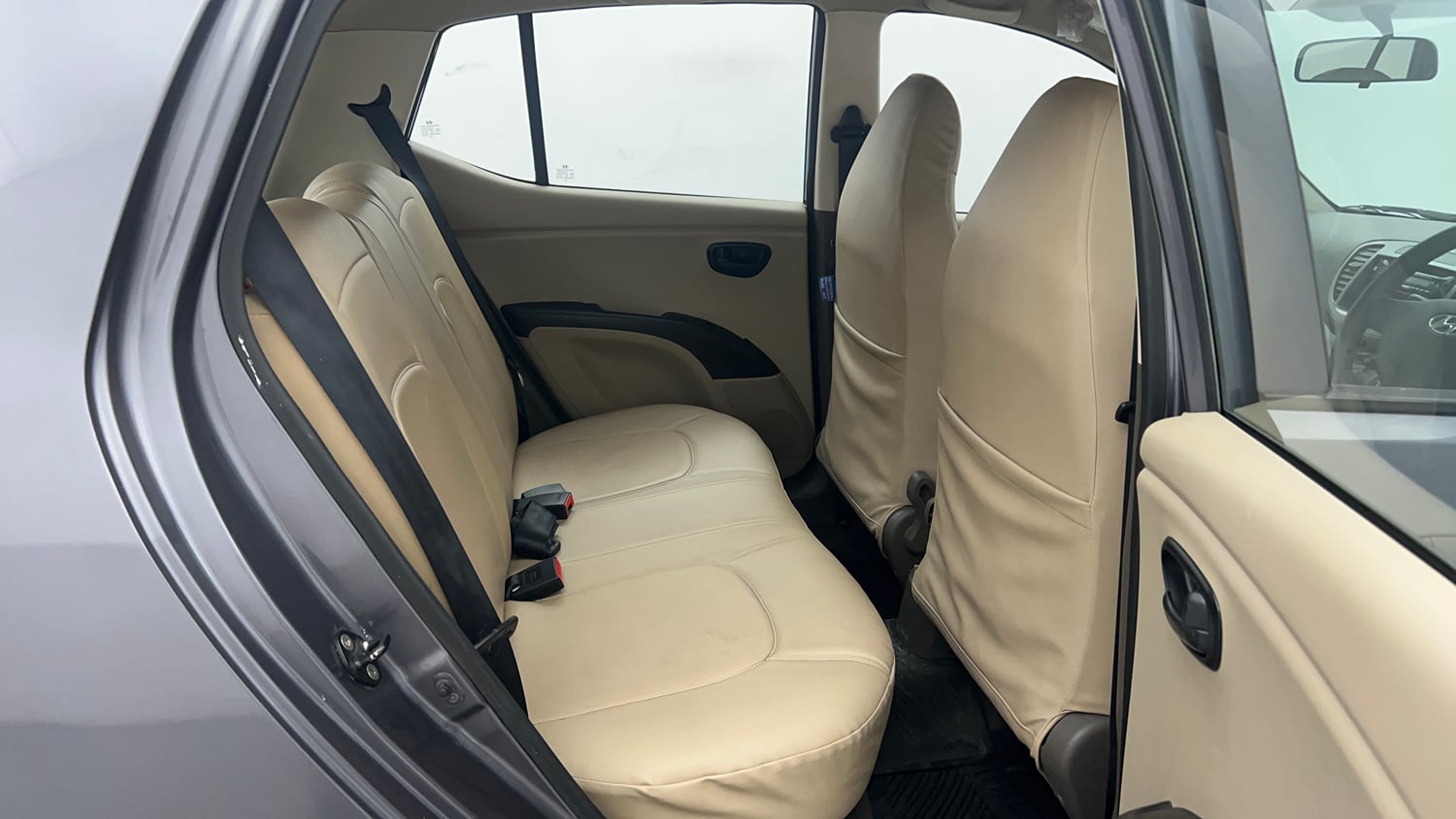 Used 2016 Hyundai i10 Magna 1.1 iRDE2 Petrol Manual interior RIGHT SIDE REAR DOOR CABIN VIEW