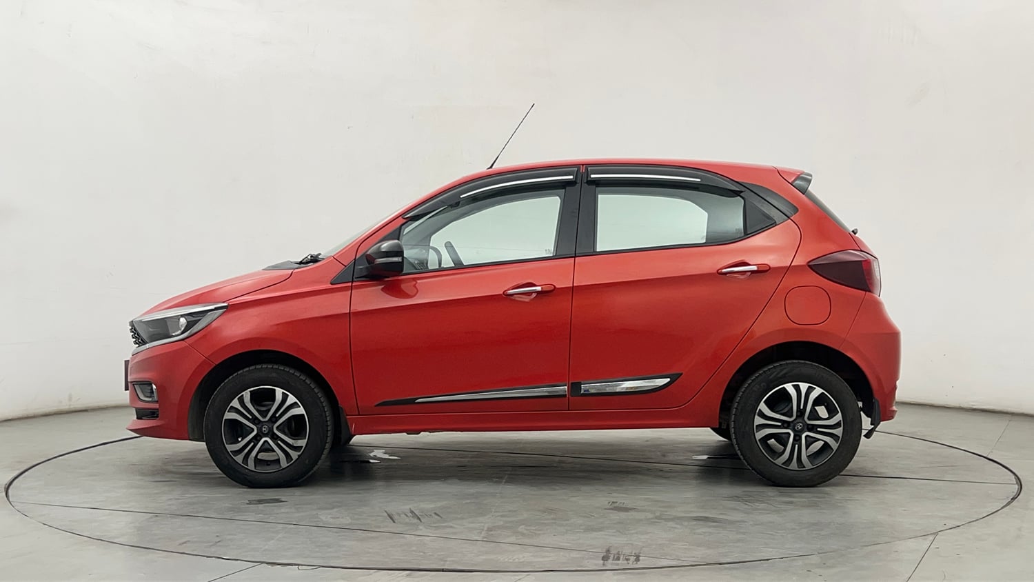 Used 2024 Tata Tiago XZA Plus iCNG Cng Automatic exterior LEFT SIDE VIEW