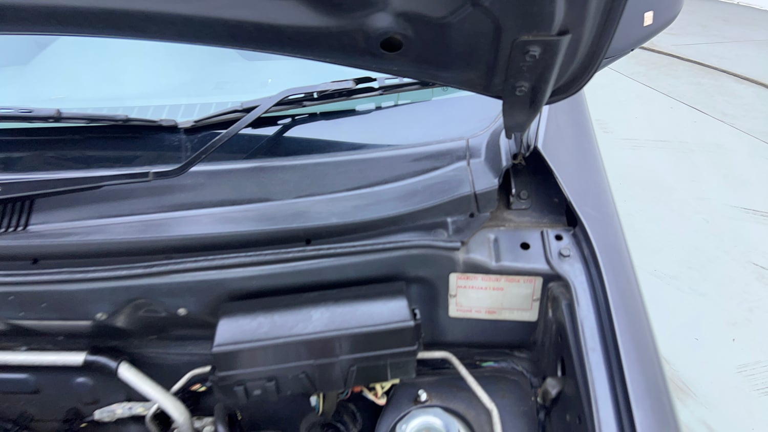Used 2014 Maruti Suzuki Alto 800 Lxi Petrol Manual engine ENGINE LEFT SIDE HINGE & APRON VIEW
