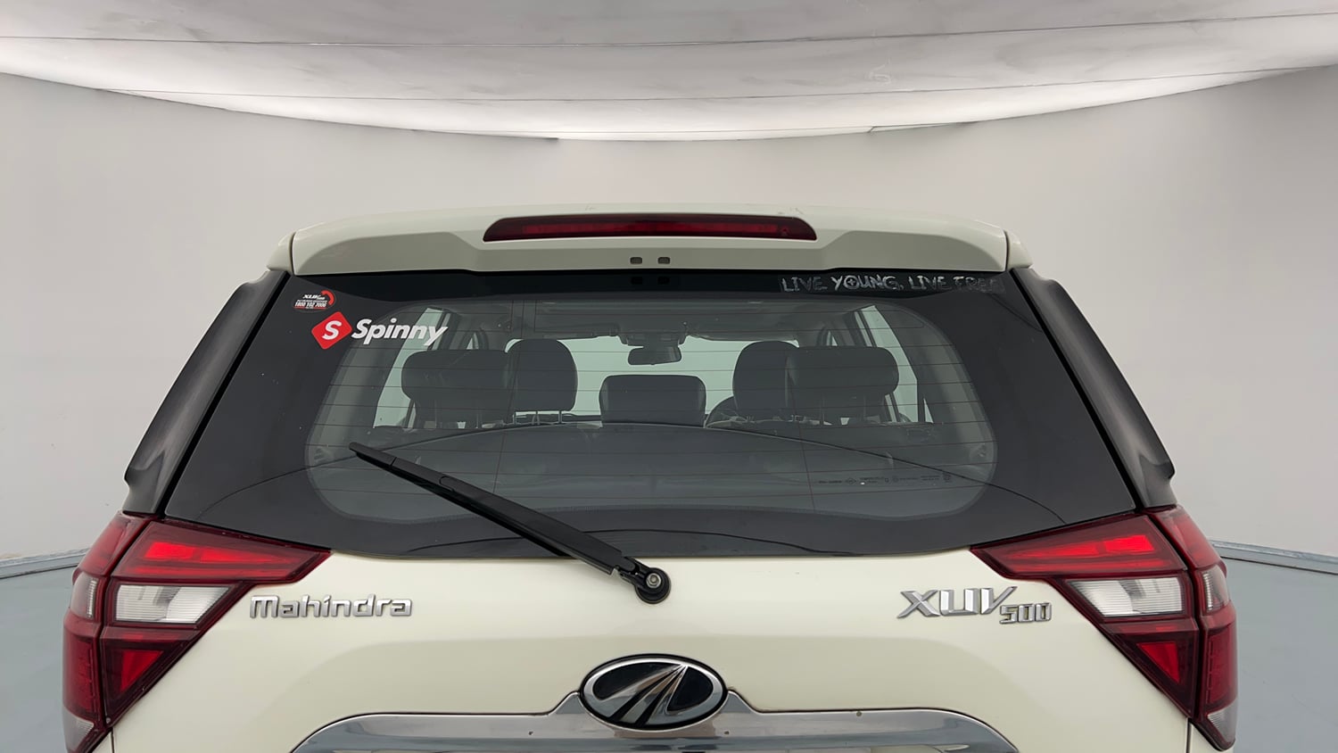 Used 2018 Mahindra XUV500 W9 Diesel Manual exterior BACK WINDSHIELD VIEW