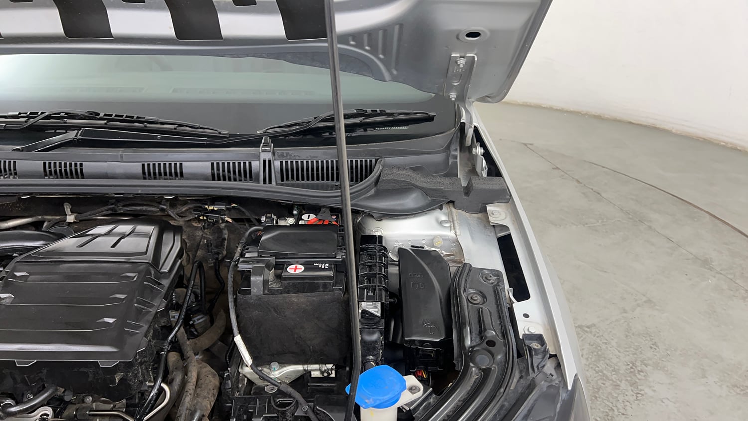 Used 2022 Skoda Slavia Ambition 1.0L TSI AT Petrol Automatic engine ENGINE LEFT SIDE HINGE & APRON VIEW