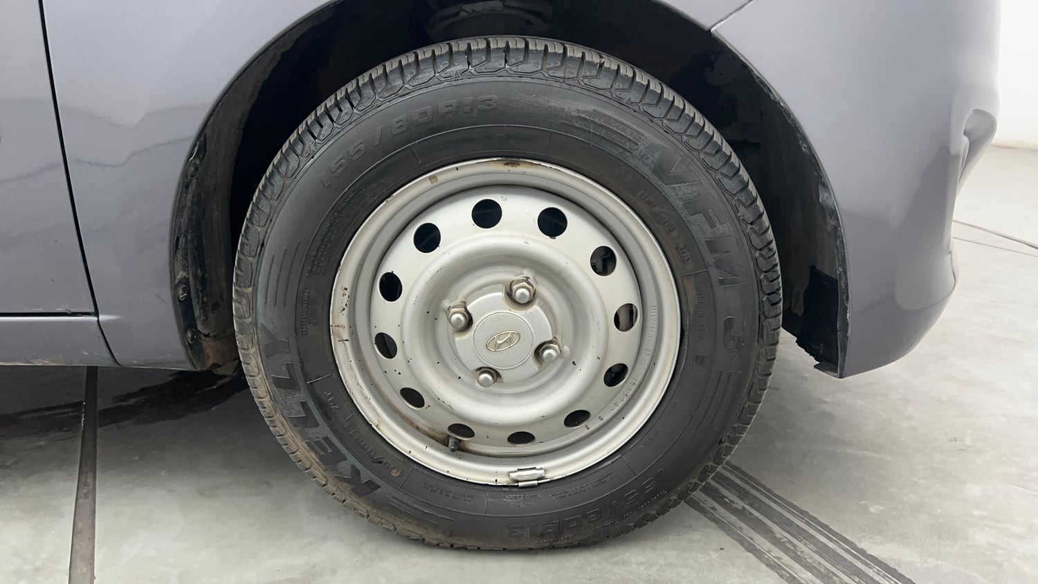 Used 2016 Hyundai i10 Magna 1.1 iRDE2 Petrol Manual tyres RIGHT FRONT TYRE RIM VIEW