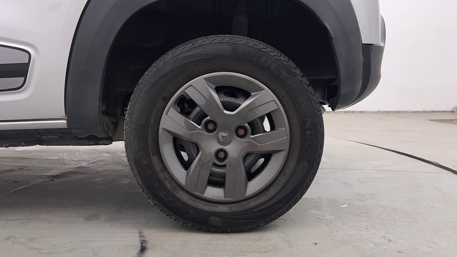 Used 2018 Renault Kwid 1.0 RXT Petrol Manual tyres LEFT REAR TYRE RIM VIEW