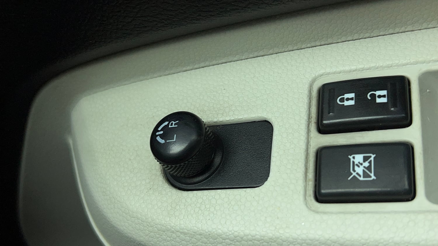 Used 2017 Maruti Suzuki Ignis Delta 1.2 MT Petrol Manual top_features Adjustable ORVM