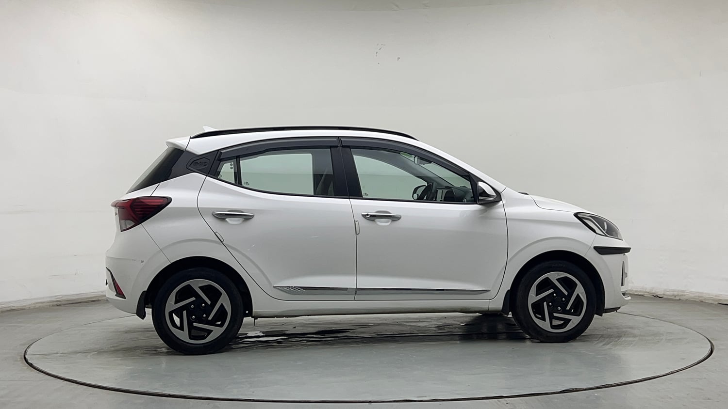 Used 2024 Hyundai Grand i10 Nios Sportz 1.2 Kappa VTVT Petrol Manual exterior RIGHT SIDE VIEW