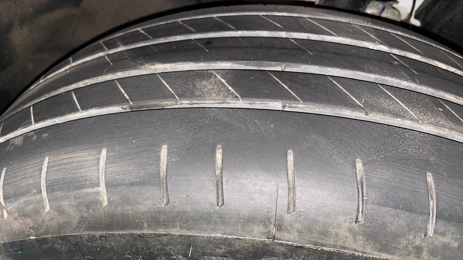 Used 2026 Tata Harrier EV Fearless + 75 Electric Automatic tyres LEFT FRONT TYRE TREAD VIEW
