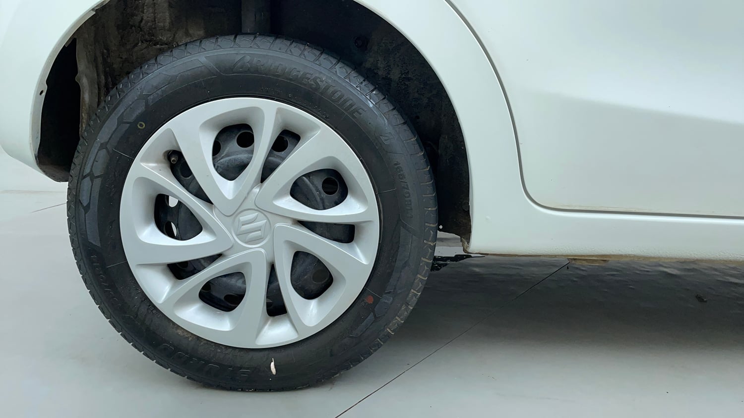 Used 2016 Maruti Suzuki Celerio ZXi AMT Petrol Automatic tyres RIGHT REAR TYRE RIM VIEW