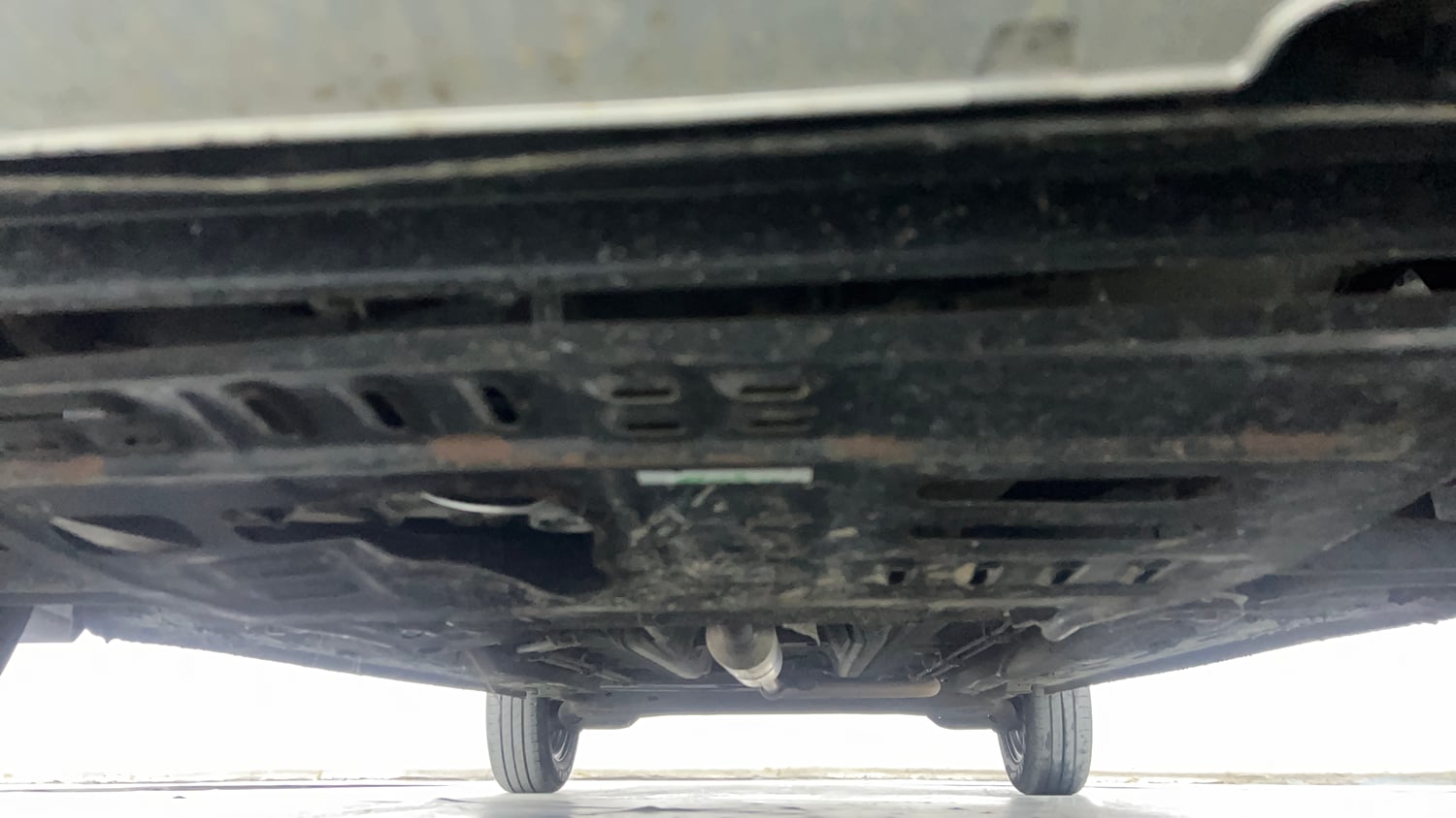 Used 2021 Renault Triber RXZ EASY-R AMT Petrol Automatic extra FRONT LEFT UNDERBODY VIEW