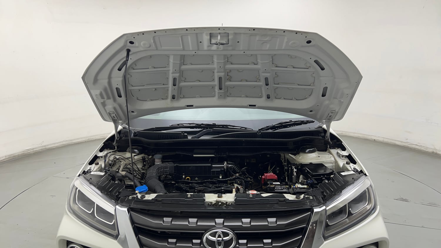 Used 2021 Toyota Urban Cruiser Mid Grade AT Petrol Automatic engine ENGINE & BONNET OPEN FRONT VIEW