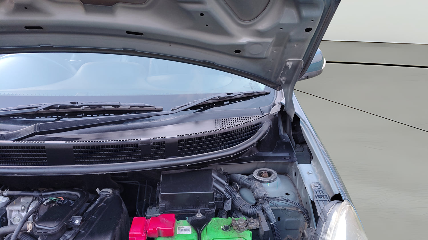 Used 2018 Nissan Micra XV CVT Petrol Automatic engine ENGINE LEFT SIDE HINGE & APRON VIEW
