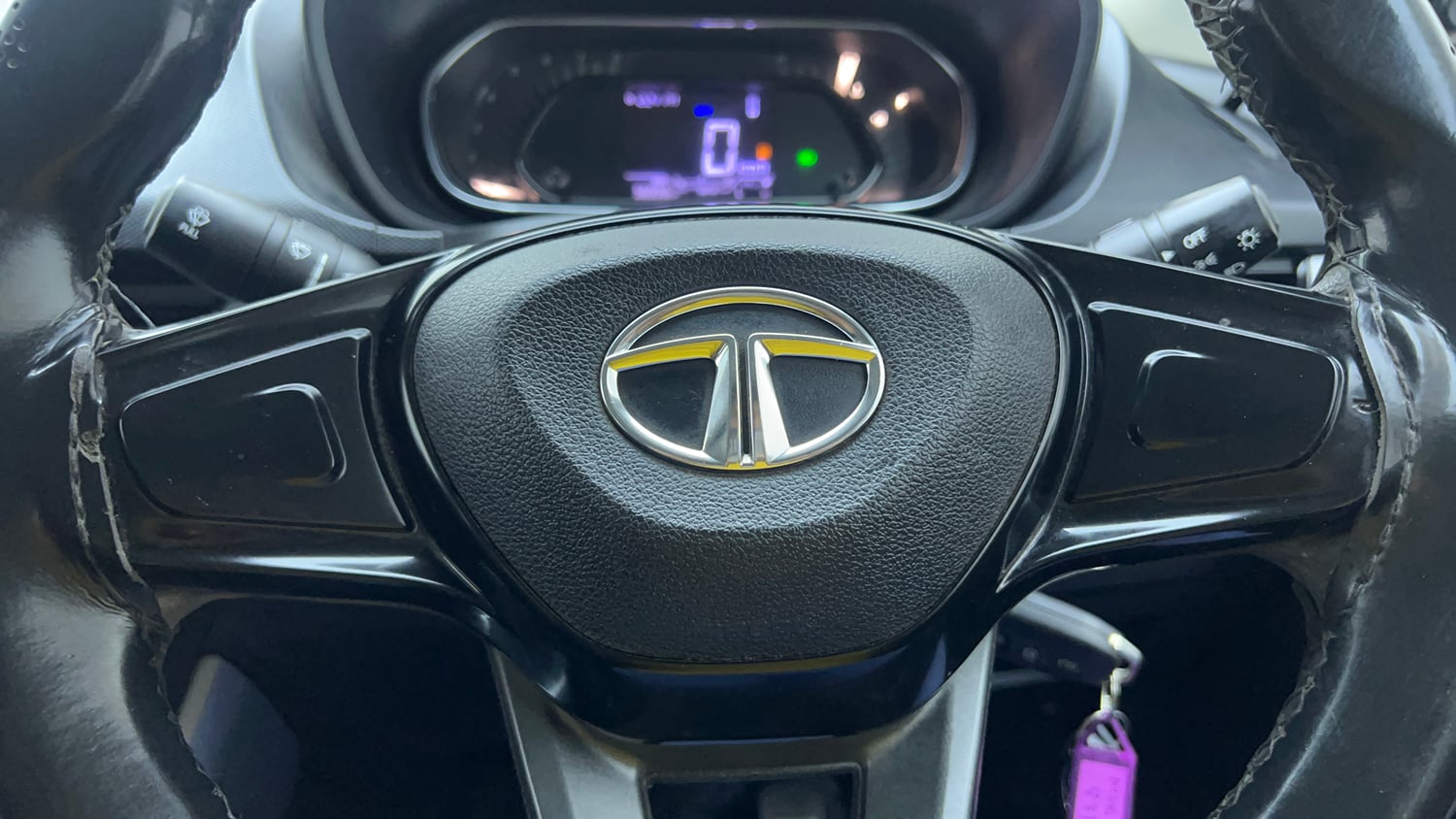Used 2022 Tata Nexon XM Petrol Manual top_features Airbags