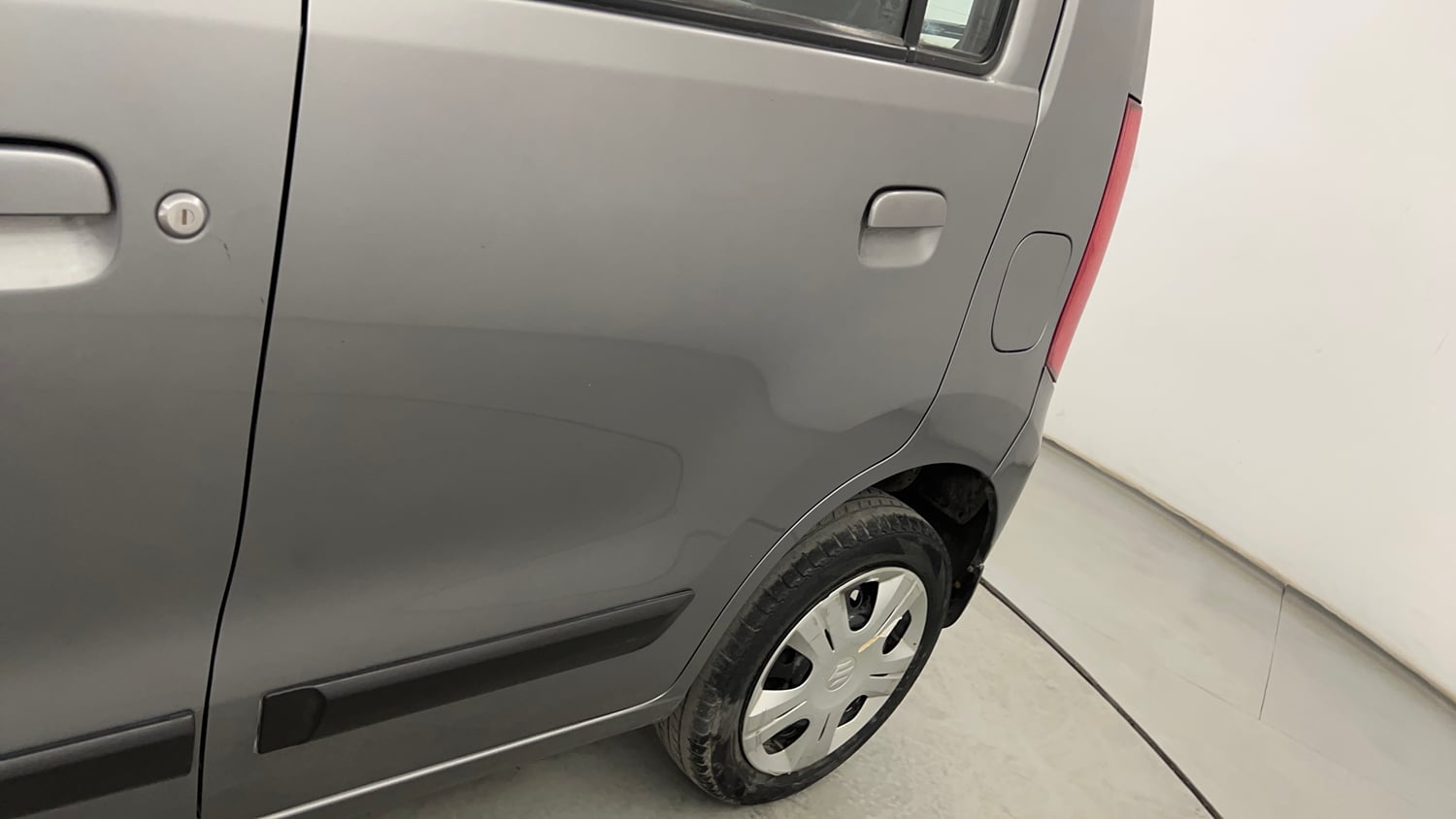Used 2018 Maruti Suzuki Wagon R 1.0 VXI AMT Petrol Automatic dents MINOR SCRATCH