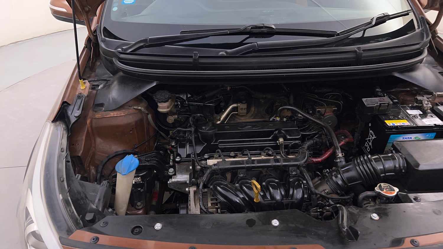 Used 2017 Hyundai i20 Active 1.2 S Petrol Manual engine ENGINE RIGHT SIDE HINGE & APRON VIEW