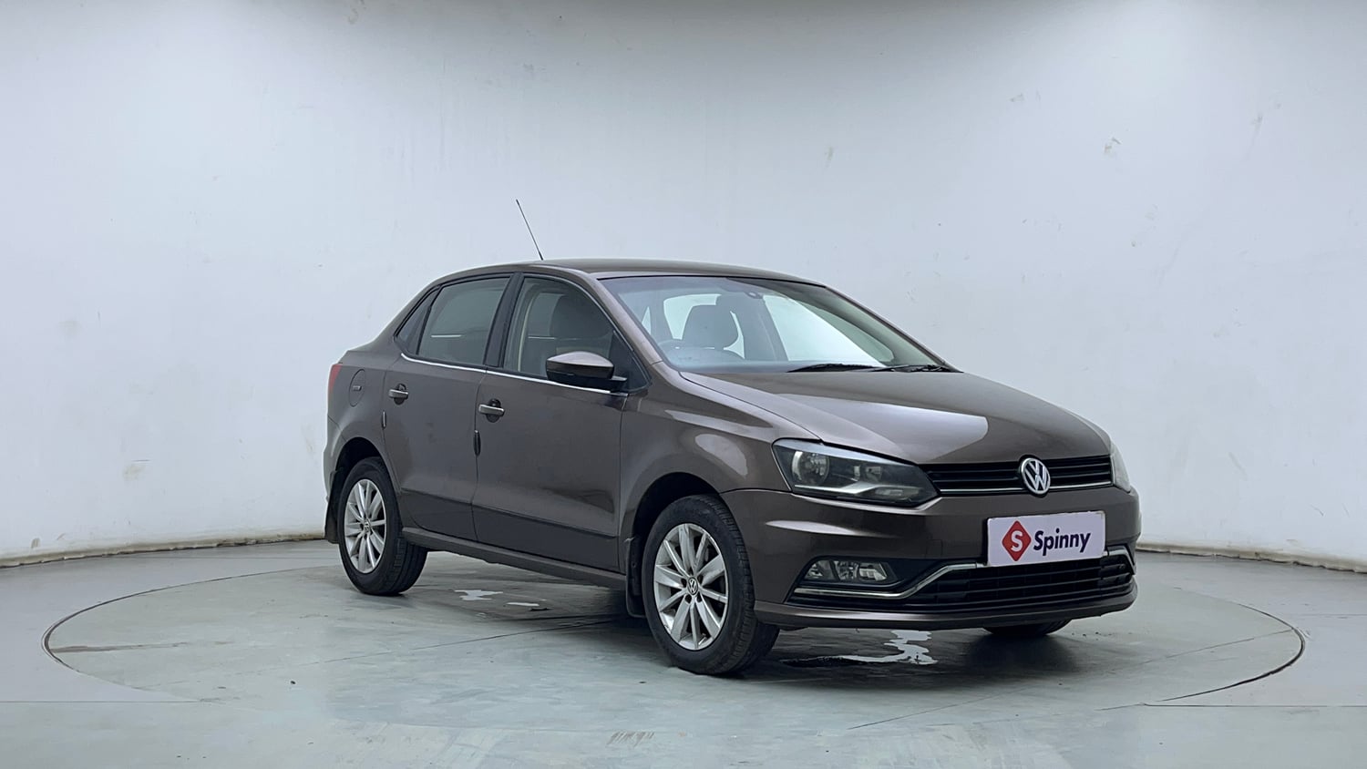 Used 2016 Volkswagen Ameo Highline 1.5L AT Diesel Automatic exterior RIGHT FRONT CORNER VIEW