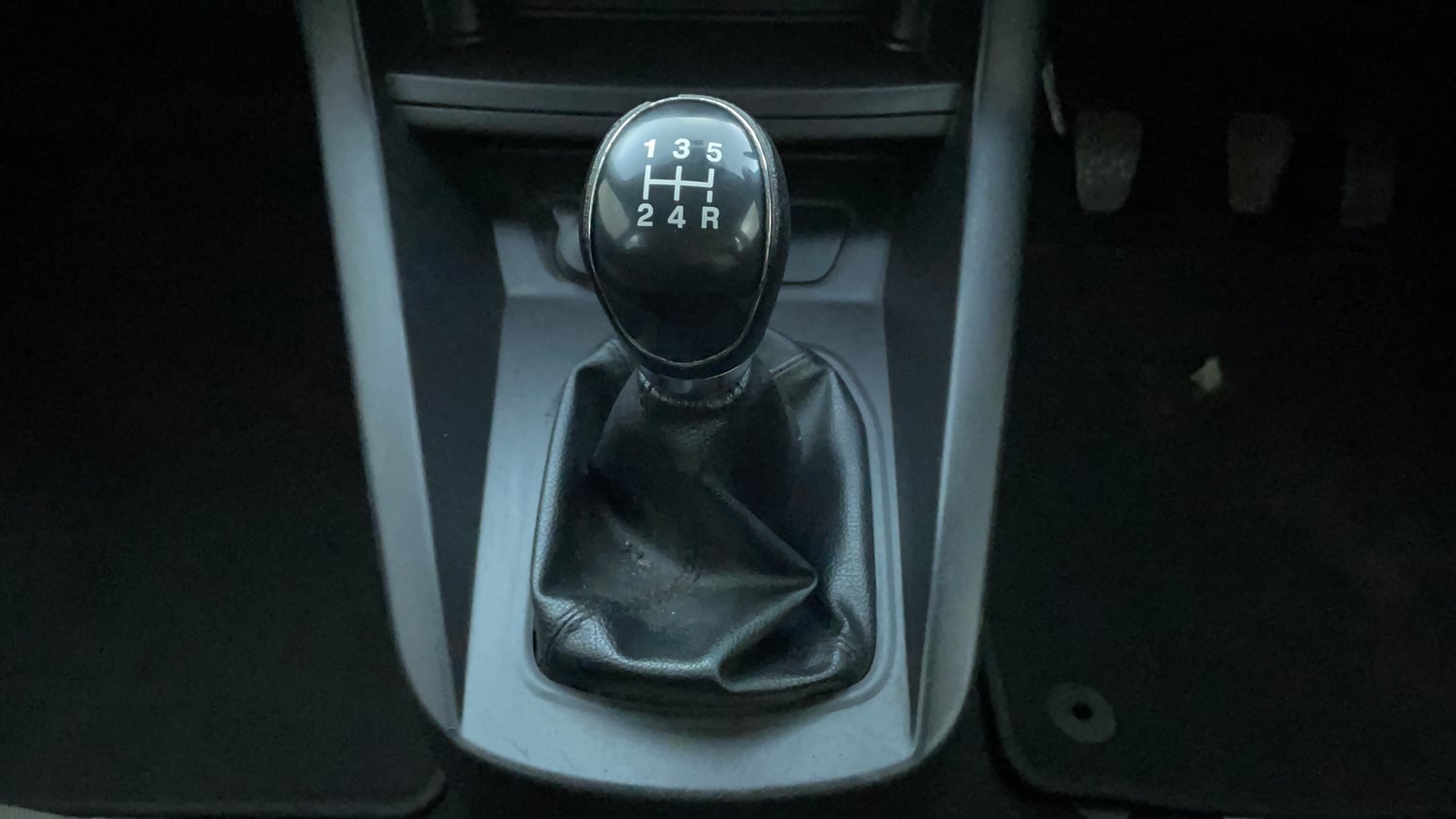 Used 2017 Ford Figo Trend 1.2 Ti-VCT Petrol Manual interior GEAR  KNOB VIEW