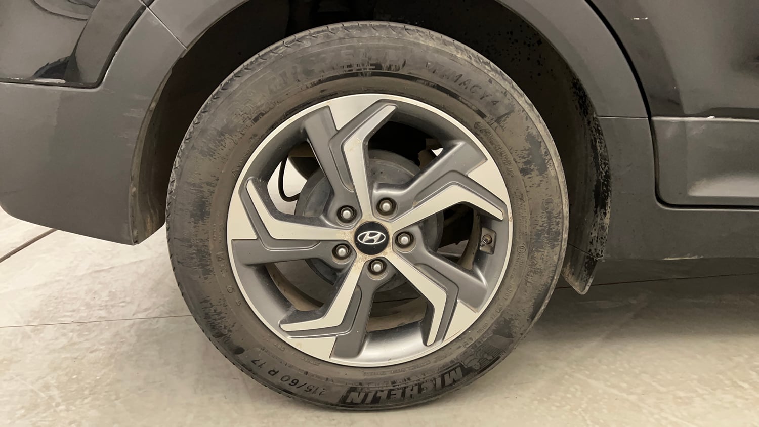 Used 2018 Hyundai Creta SX 1.6 AT CRDi Diesel Automatic tyres RIGHT REAR TYRE RIM VIEW