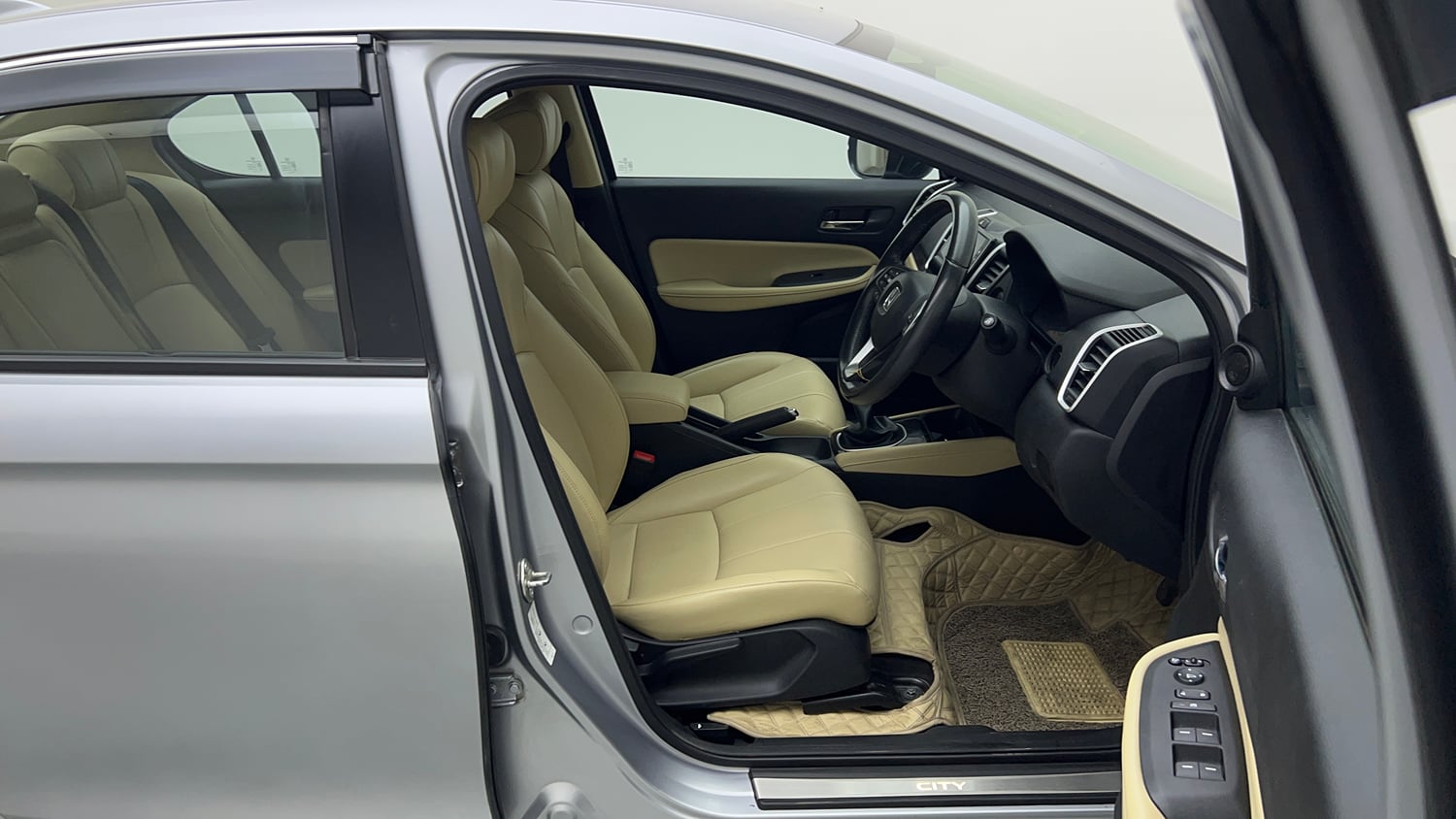 Used 2022 Honda City ZX Petrol Petrol Manual interior RIGHT SIDE FRONT DOOR CABIN VIEW