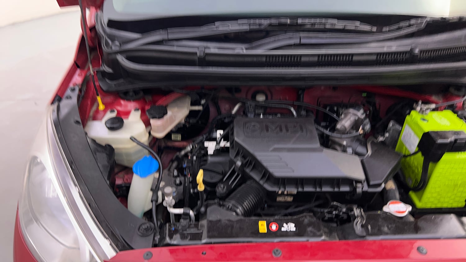 Used 2018 Hyundai Santro Asta Petrol Manual engine ENGINE RIGHT SIDE HINGE & APRON VIEW