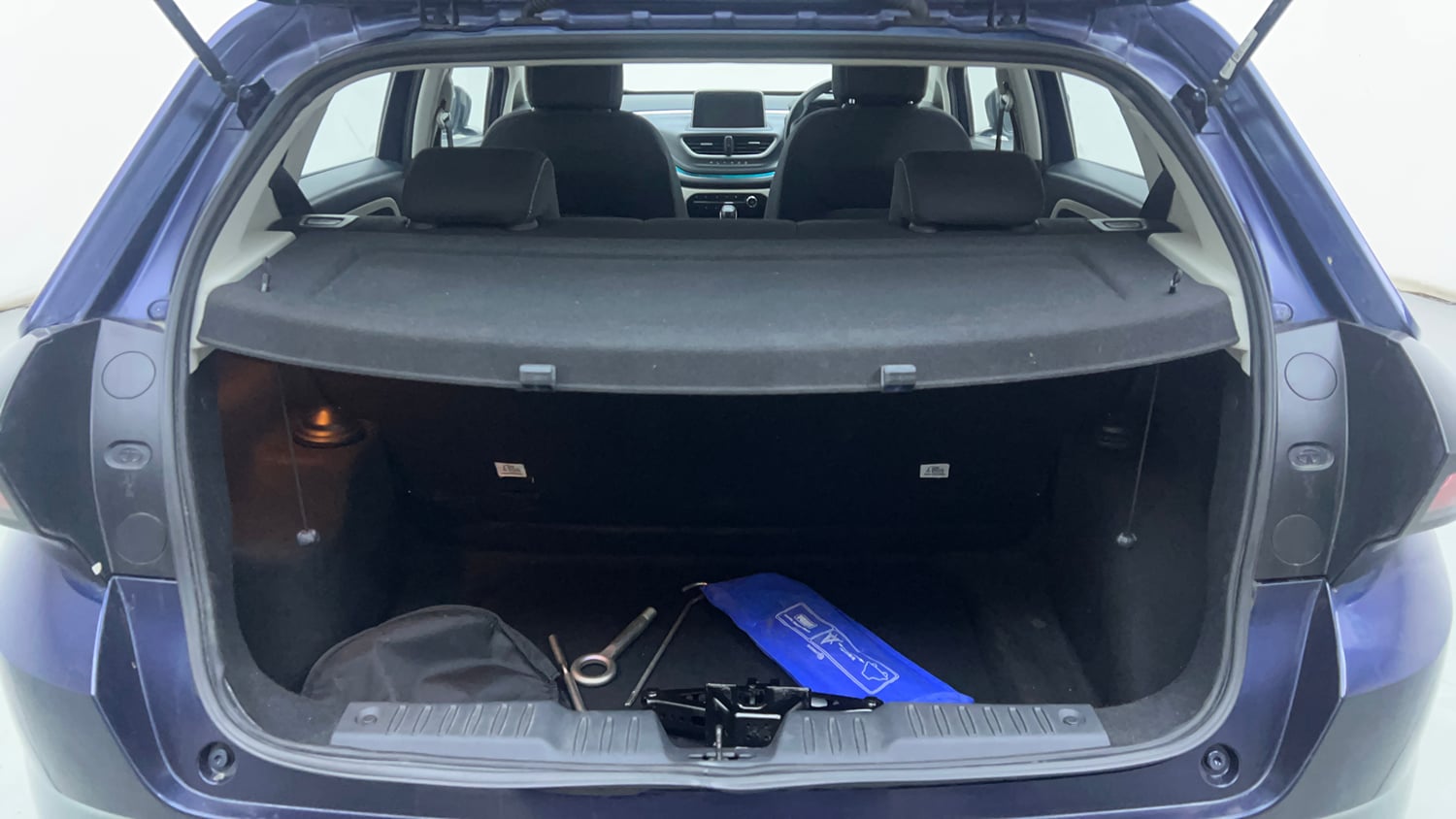 Used 2023 Tata Altroz XZA Plus (S) Petrol Automatic interior DICKY INSIDE VIEW