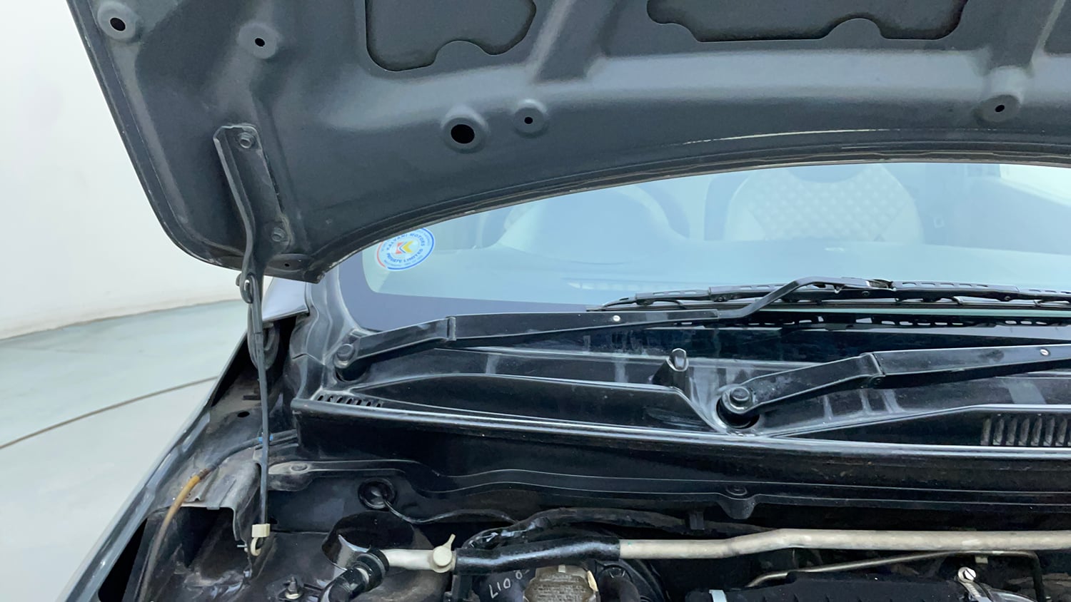 Used 2016 Maruti Suzuki Celerio ZXI (O) AMT Petrol Automatic engine ENGINE RIGHT SIDE HINGE & APRON VIEW
