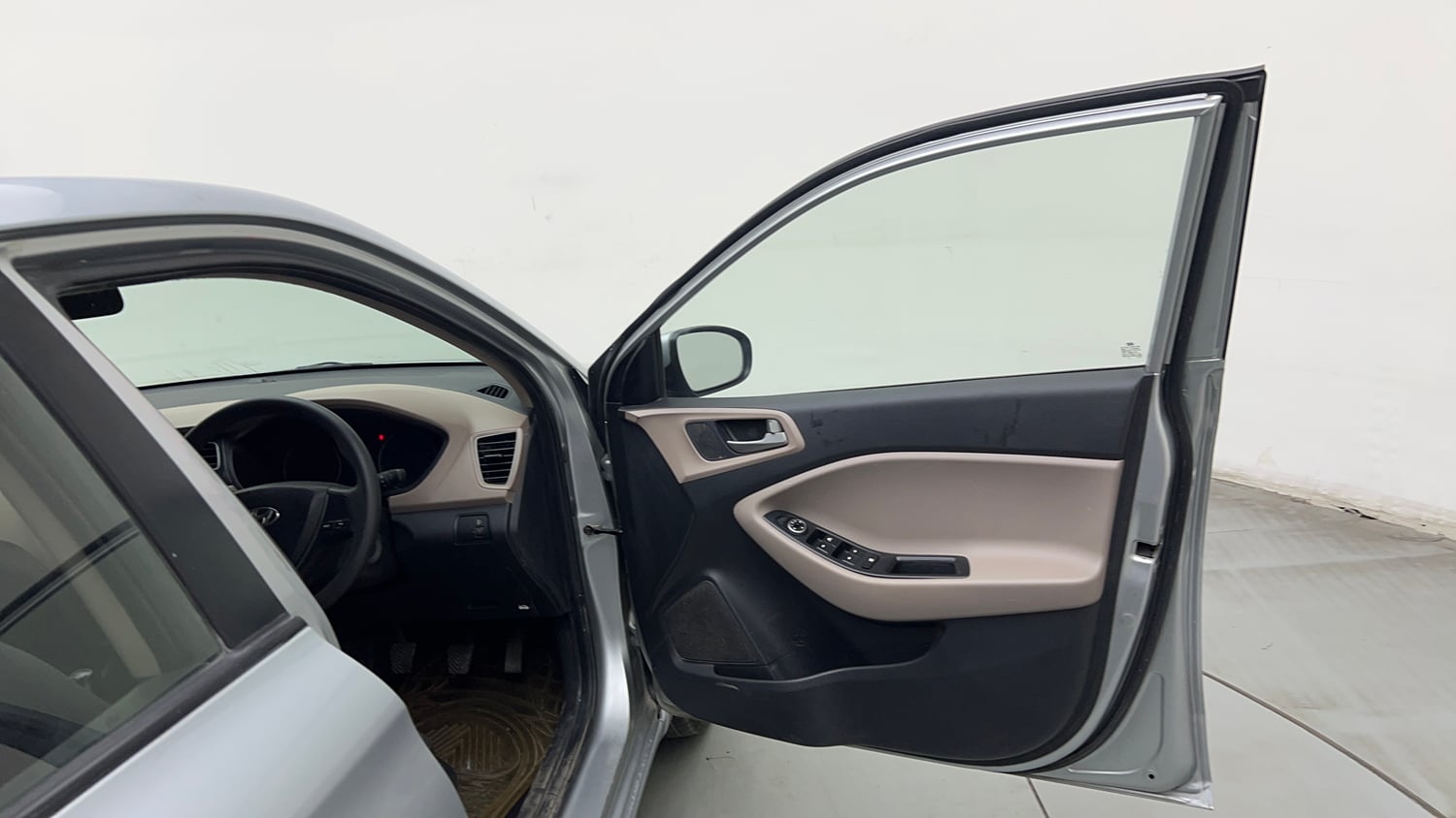 Used 2019 Hyundai Elite i20 Magna Executive 1.2 Petrol Manual interior RIGHT FRONT DOOR OPEN VIEW