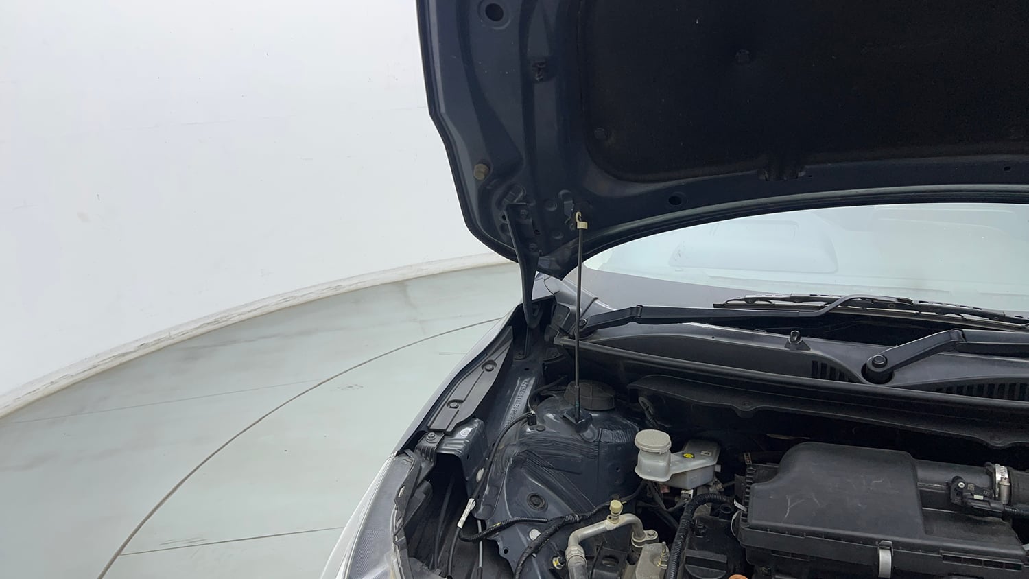 Used 2024 Maruti Suzuki Baleno Alpha AGS Petrol Automatic engine ENGINE RIGHT SIDE HINGE & APRON VIEW