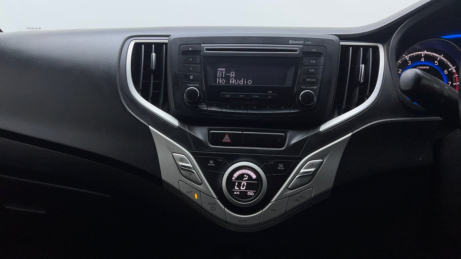 Used 2017 Maruti Suzuki Baleno Delta 1.2 Petrol Manual top_features Integrated (in-dash) music system