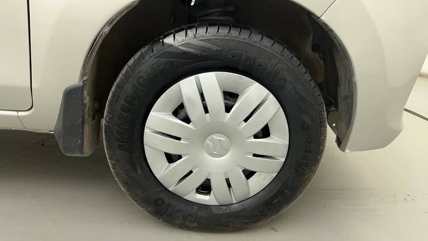 Used 2017 Maruti Suzuki Alto 800 LXi Petrol Manual tyres RIGHT FRONT TYRE RIM VIEW