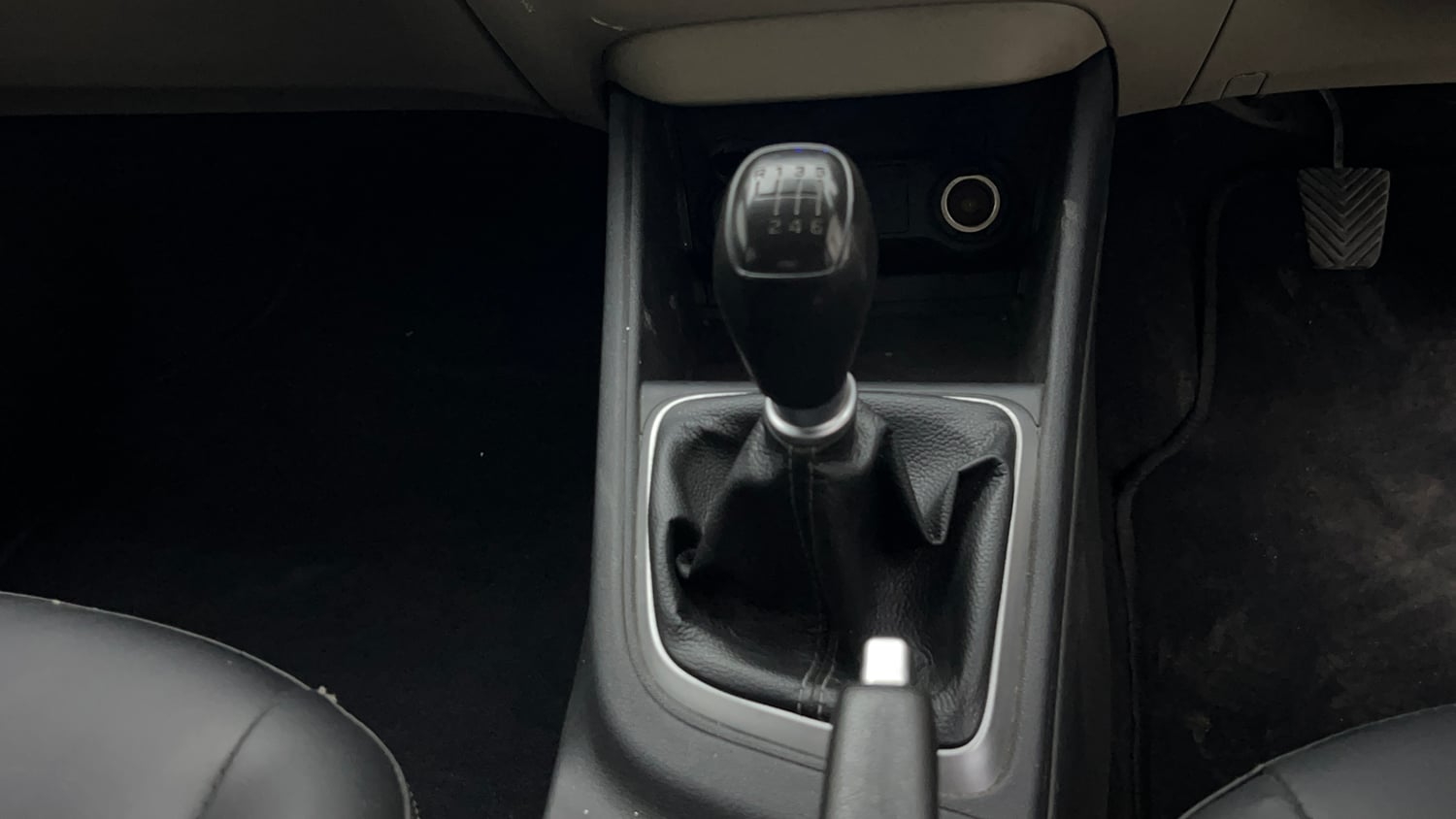 Used 2022 Hyundai Verna S Plus 1.5 VTVT Petrol Manual interior GEAR  KNOB VIEW