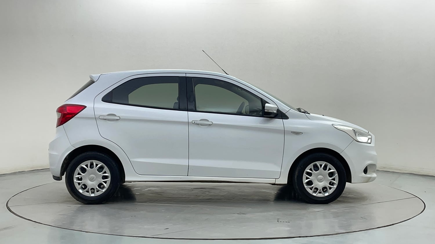 Used 2017 Ford Figo Trend 1.2 Ti-VCT Petrol Manual exterior RIGHT SIDE VIEW
