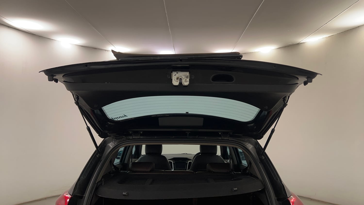 Used 2018 Hyundai Creta SX 1.6 AT CRDi Diesel Automatic interior DICKY DOOR OPEN VIEW