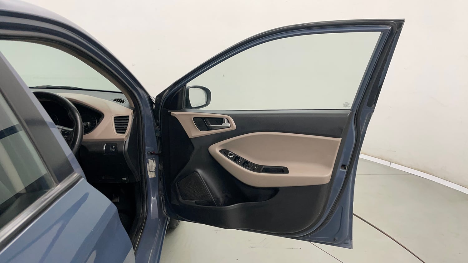 Used 2015 Hyundai Elite i20 Sportz 1.2 Petrol Manual interior RIGHT FRONT DOOR OPEN VIEW