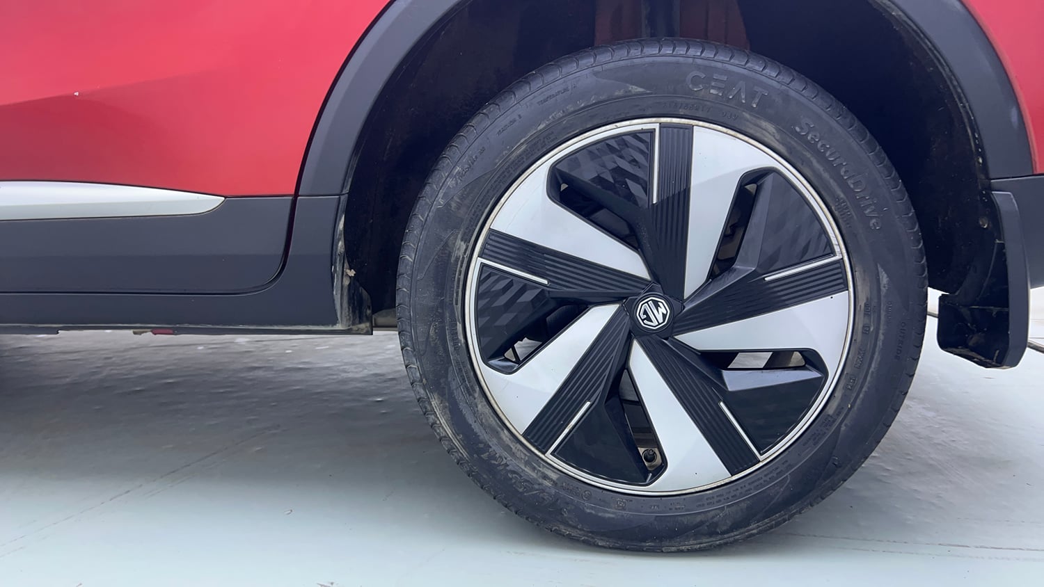 Used 2023 MG Motors ZS EV Exclusive Electric Automatic tyres LEFT REAR TYRE RIM VIEW